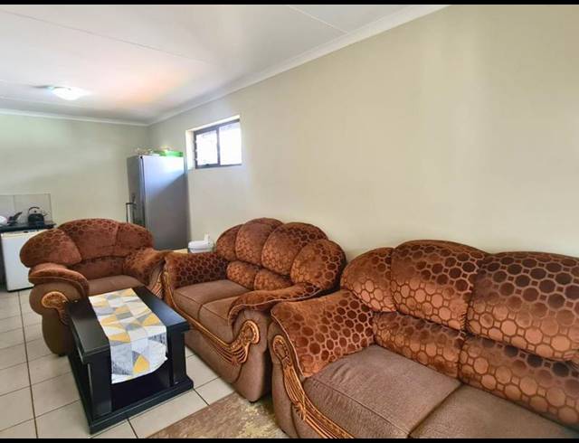 2 BEDROOM SIMPLEX FOR SALE IN BRENTWOOD PARK